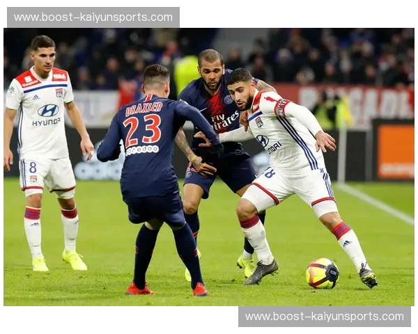 德意志战车与里昂之狮：一场足球史诗的碰撞